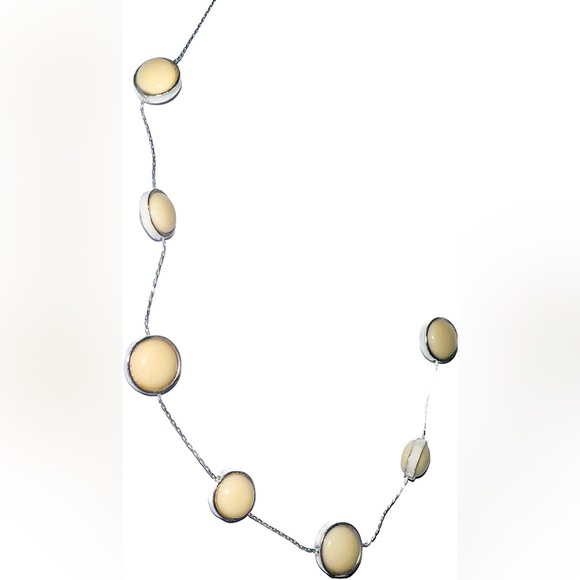 Silver tone choker necklace with cream round silver chain - Picture 1 of 3